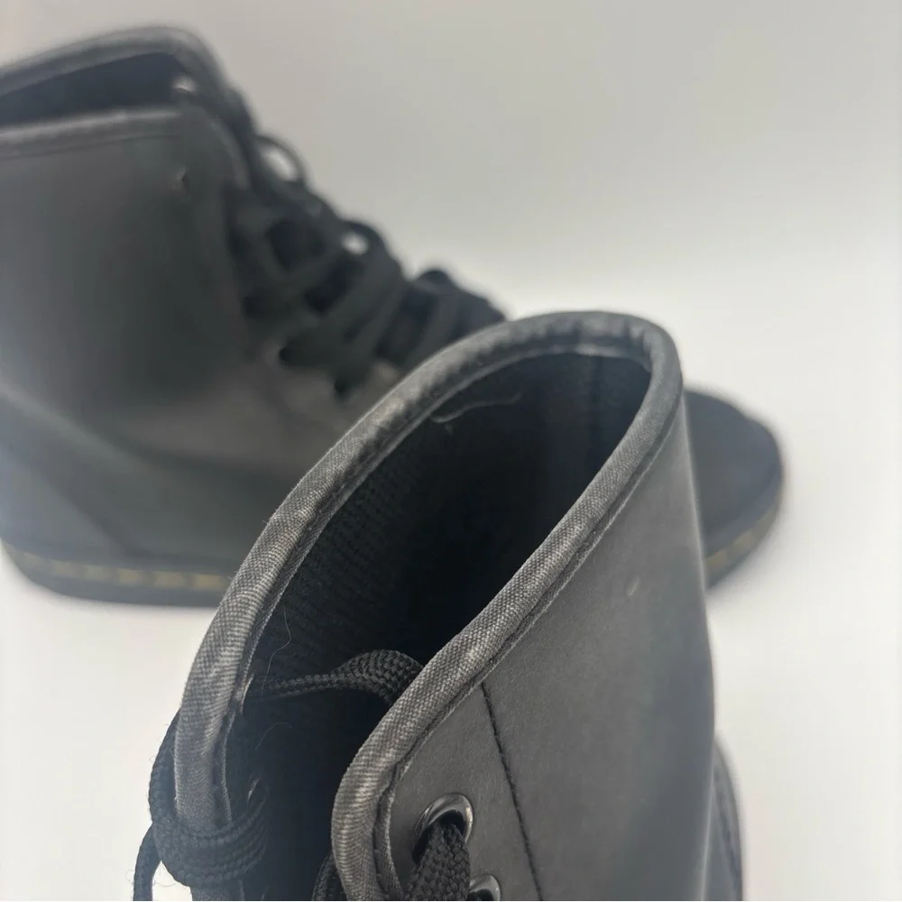 Dr. Martens Black High-Top‎ Boots